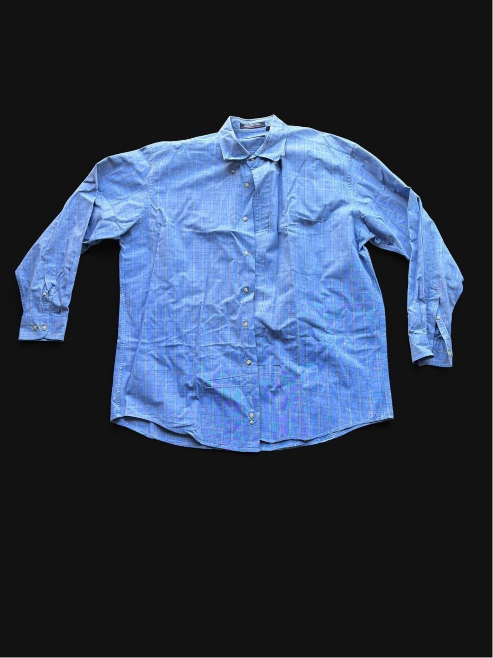 ✨ Kirkland Signature blue &
white checkered cotton button-up shirt in XL✨